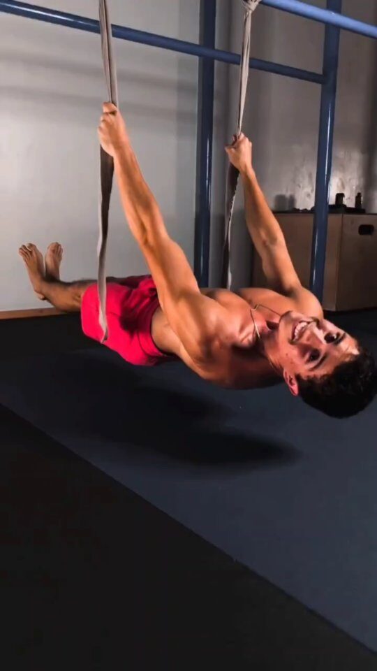 Next-level front levers by @fabiandiaz_sm 🔥🔥🔥

@fabiandiaz_sm Nice work making it look so easy, Fabian! Thanks for sharing all the awesome training!!