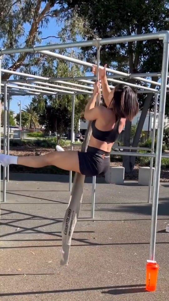 Strong work by @christinalouise4 putting her GripSling Raw Training Straps to the test! 🔥🔥🔥
@christinalouise4 Thanks for sharing all the awesome training, Chris! Stunning work!!