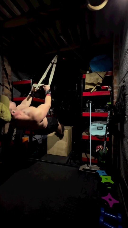 Strong bodyweight hammer curls by @gareth_alden 💪🏼💪🏼

@gareth_alden Thanks for sharing all the dedicated work, GJ! Have an awesome New Year!!