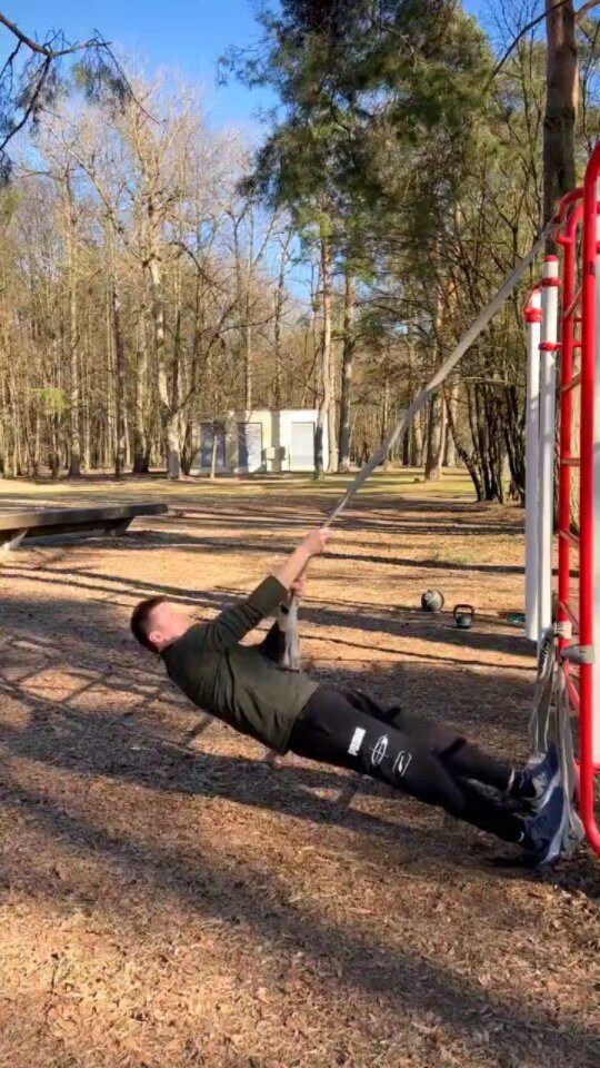 Progressive pull work courtesy of @sveikasjudejimas 💪🏼💪🏼

@sveikasjudejimas Awesome variations, Karolis! Thanks for sharing all the creative training methods 🔥🔥🔥